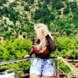 Meet your Posher, Aurora